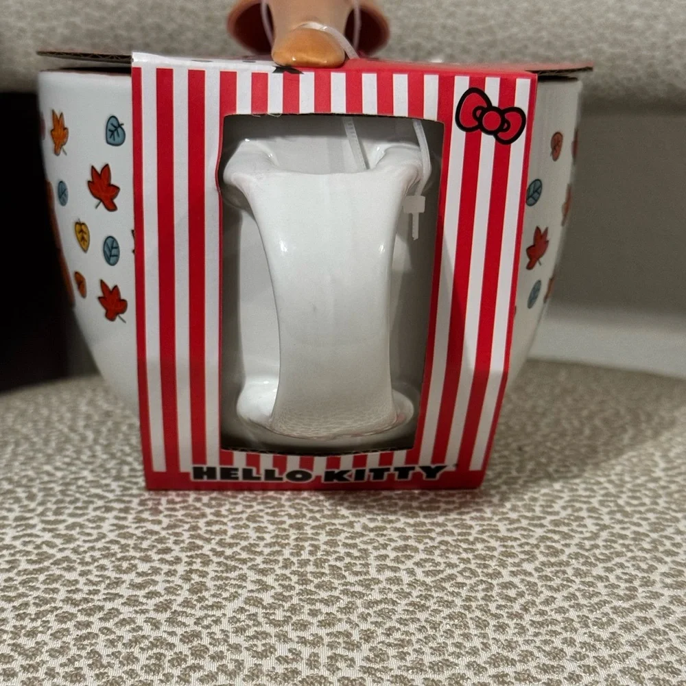24oz Hello Kitty Ceramic Mug & Spoon Set! - Picture 5 of 5